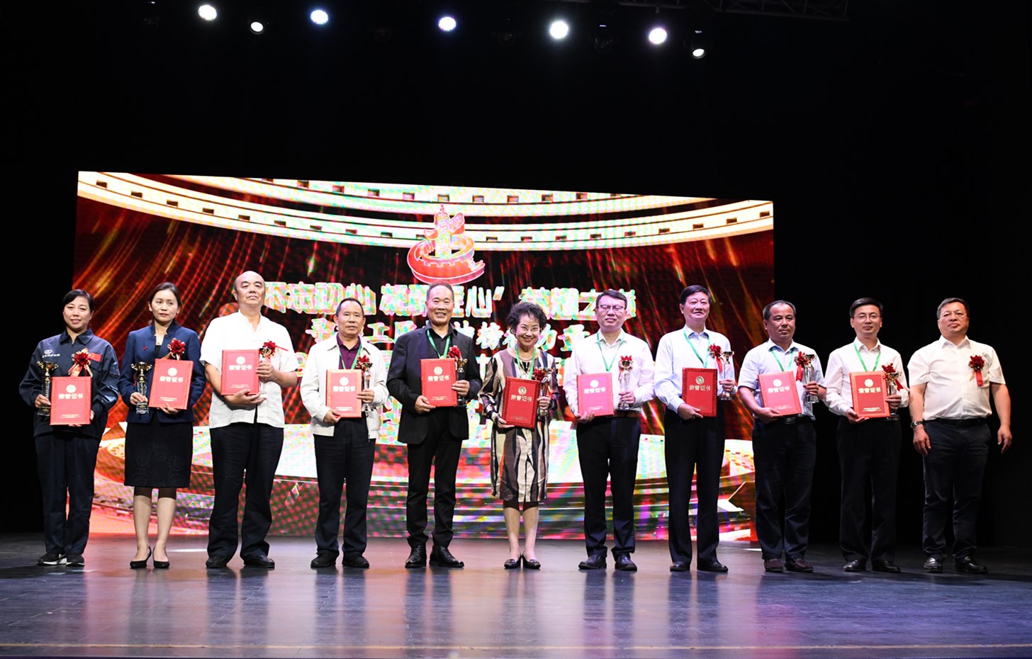 李维康、刘忠河、李家民、贾向东、潘玉华、韩利萍、彭存利等获得“2019工匠中国年度十大国匠”殊荣