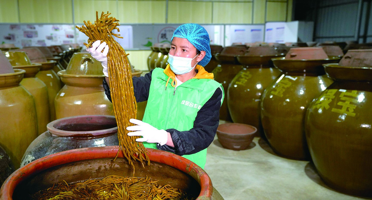 数十道工艺严格“锻造”！小小酸豆角，包罗工匠心